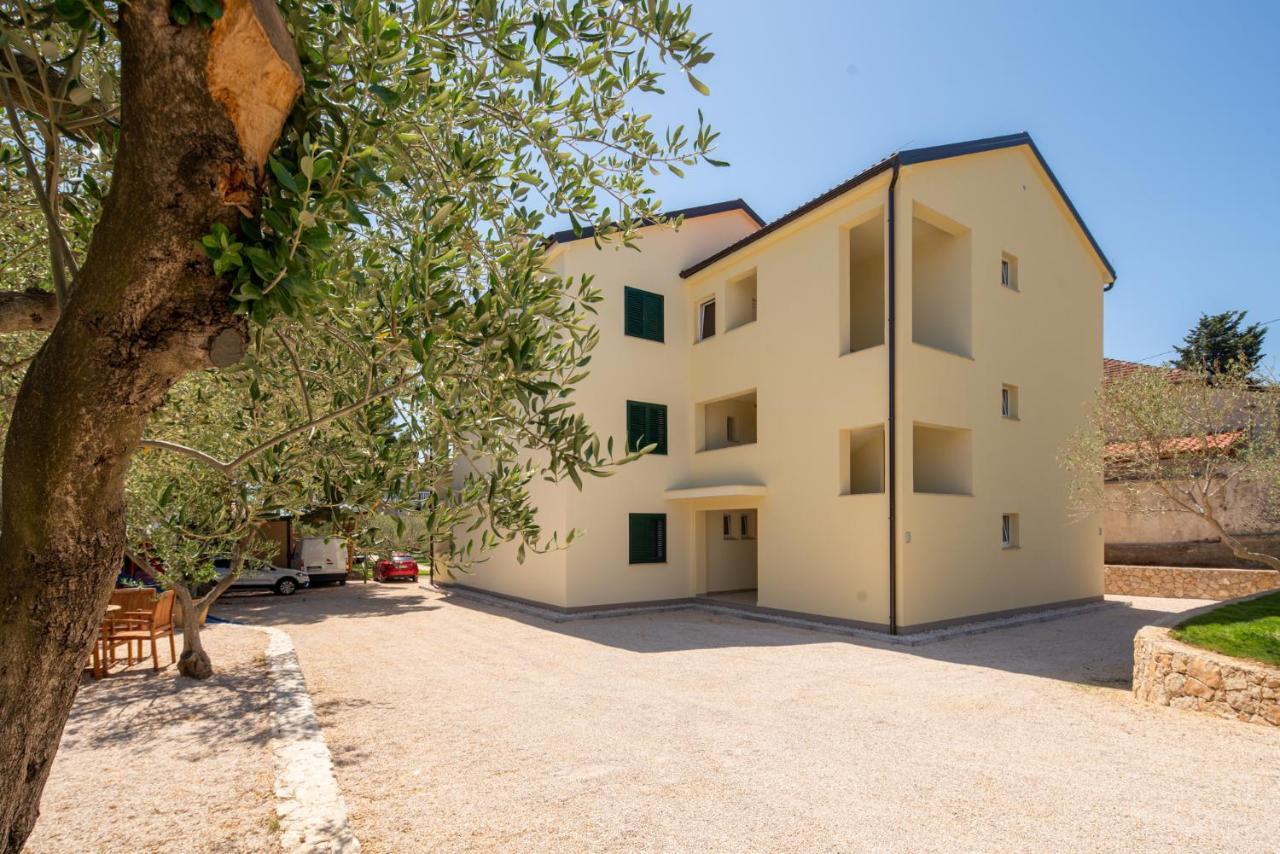 Apartmani Mara Pakoštane エクステリア 写真