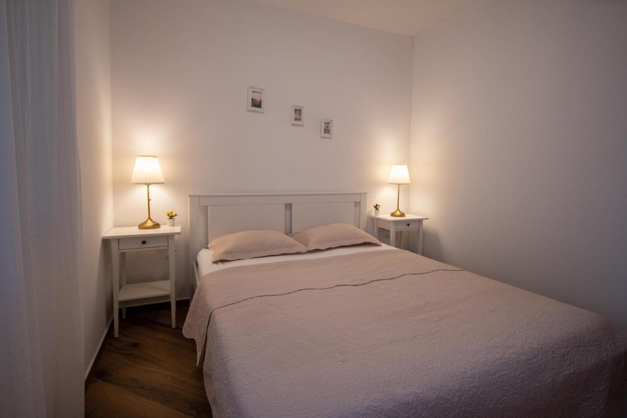 Apartmani Mara Pakoštane エクステリア 写真