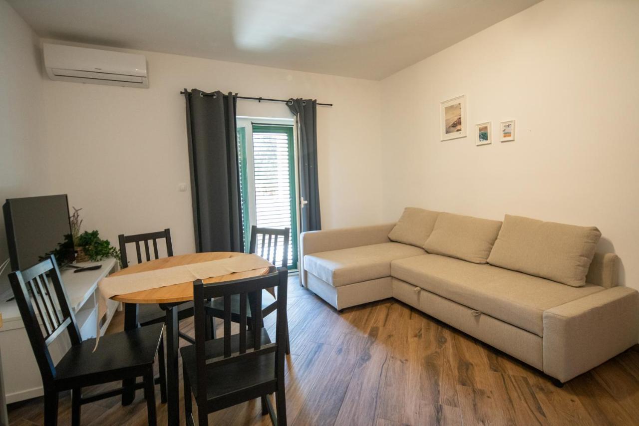 Apartmani Mara Pakoštane エクステリア 写真